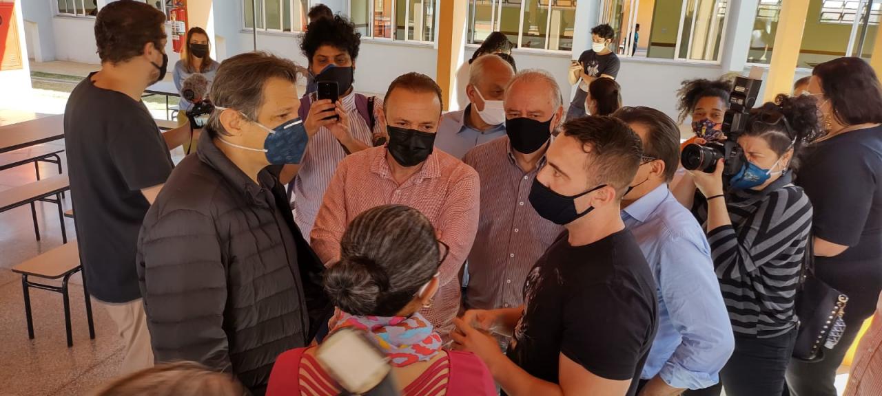 Foto 10 de 10 — Fernando Haddad faz visita em escola de Araraquara e cumpre agenda na região